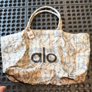 ALO Yoga Camouflage Tote Bag - Cream and Gray